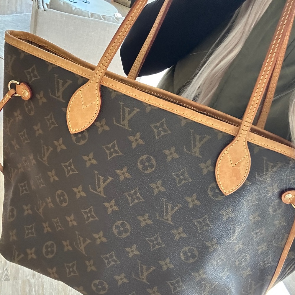 Louis Vuitton Neverfull MM – 2011 (CA2181) 
Excellent🤌🏻